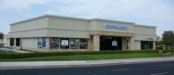 Retail/Restaurant Space: 3301 S Mooney Blvd, Visalia, CA 93277
